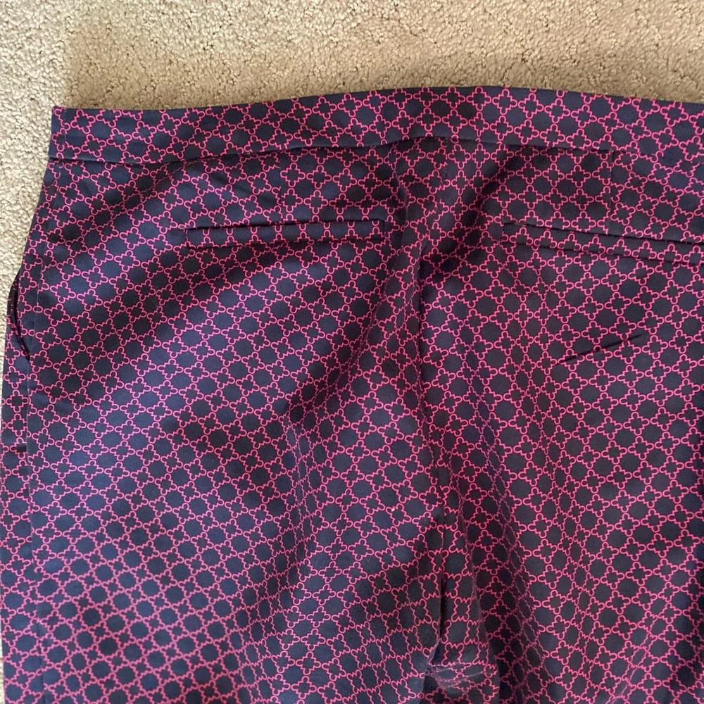 NWOT Willi Smith - Womans fuchsia/navy abstract pattern high rise crop pants, 10